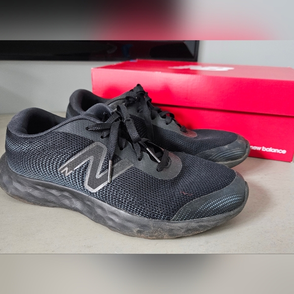 New Balance Youth sz 7 running shoes - Picture 1 of 7